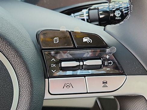 New 2025 Hyundai Elantra Limited image 20