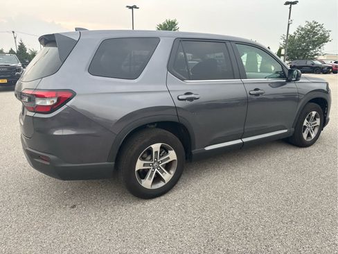 Used 2025 Honda Pilot EX-L image 10