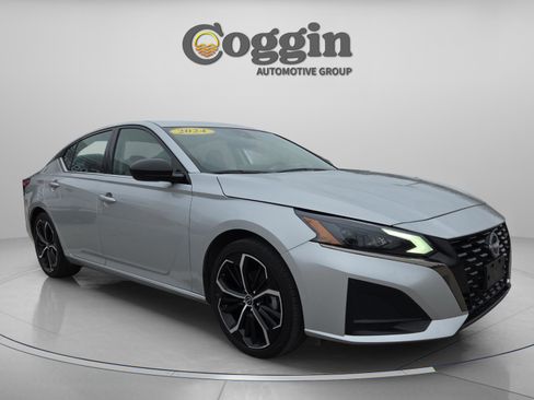 Used 2024 Nissan Altima 2.5 SR w/ SR Premium Package image 7