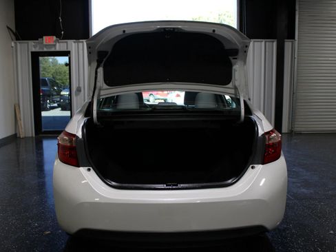 Used 2018 Toyota Corolla LE FWD image 28