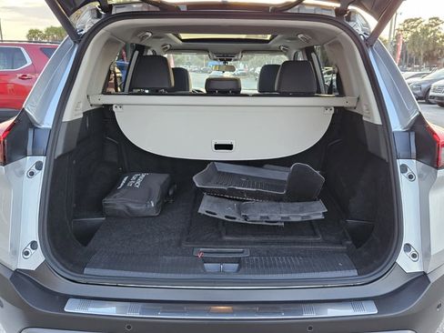 Used 2023 Nissan Rogue SV w/ SV Premium B Package image 6