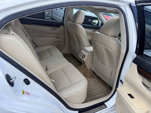 Used 2014 Lexus ES 350 w/ Luxury Package FWD image 15
