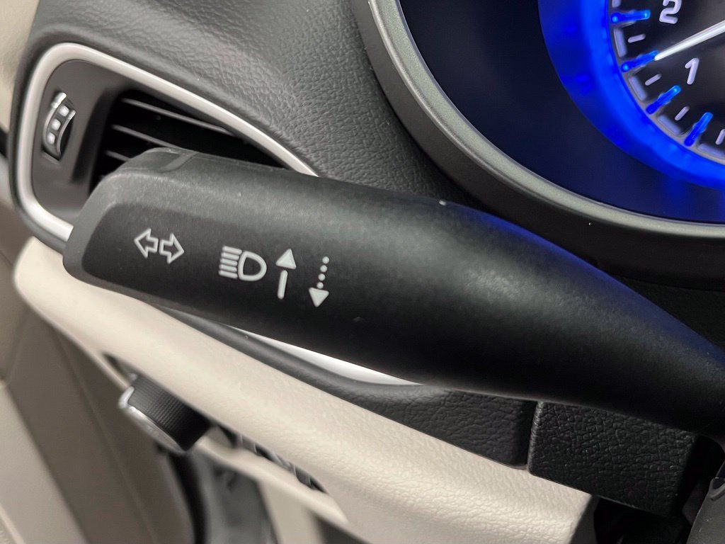 Used 2024 Chrysler Pacifica Touring-L FWD image 31
