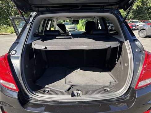 Used 2019 Chevrolet Trax LT w/ LT Convenience Package AWD/4WD image 21