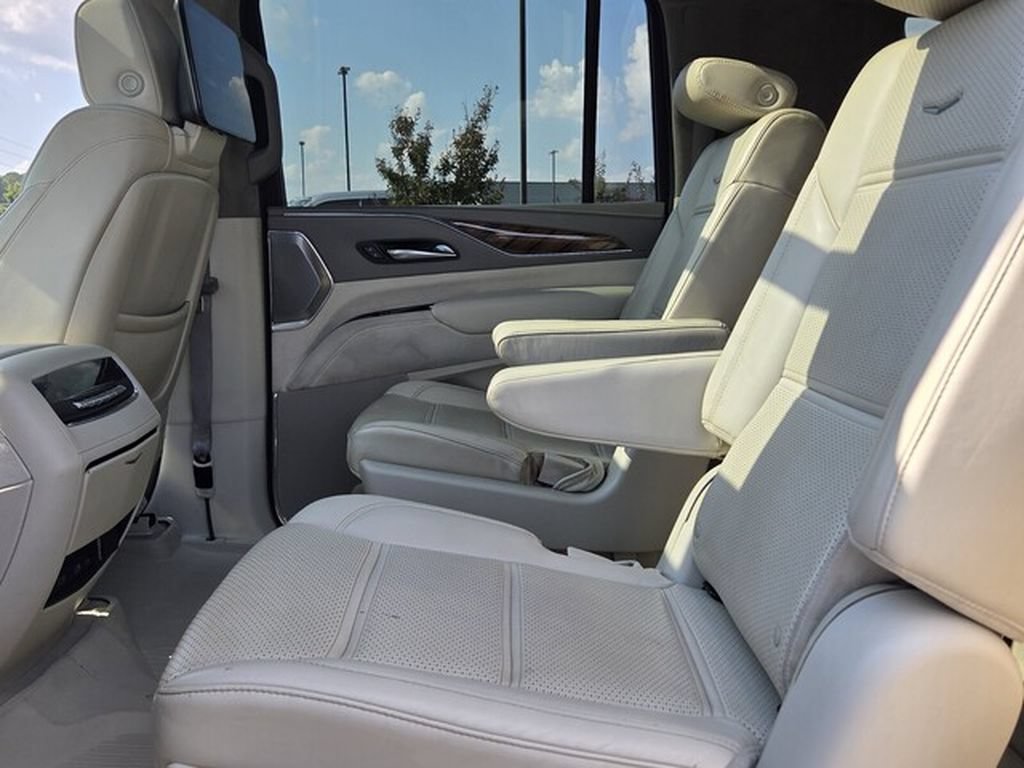 Used 2022 Cadillac Escalade ESV Sport Platinum RWD image 4