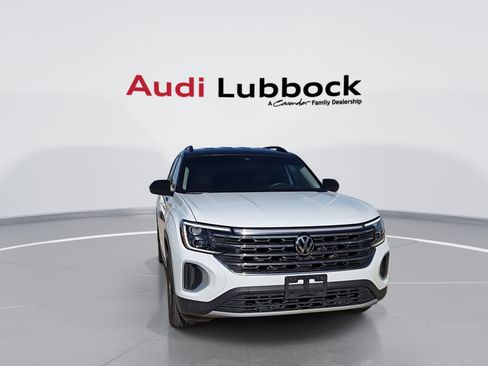 Used 2024 Volkswagen Atlas SE FWD image 2