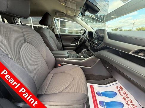 Used 2023 Toyota Highlander L image 9