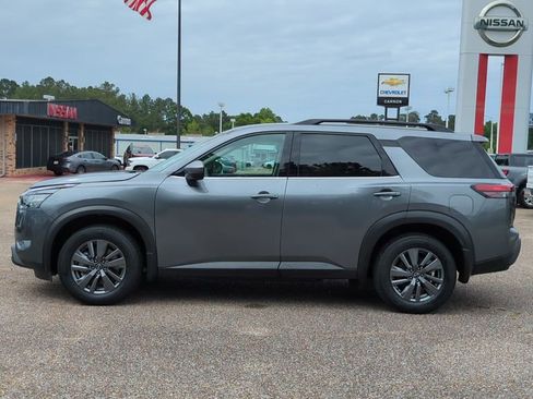 Used 2025 Nissan Pathfinder SV FWD image 8