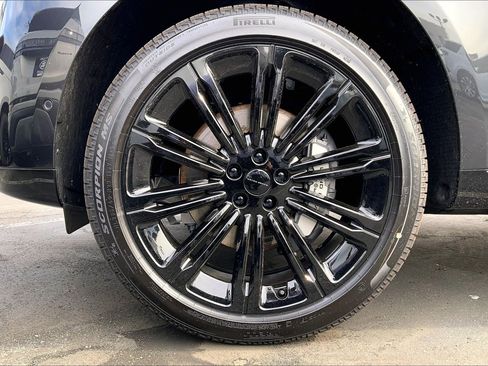 New 2026 Land Rover Range Rover SE image 17
