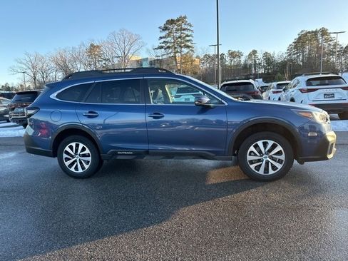 Used 2022 Subaru Outback Premium image 5