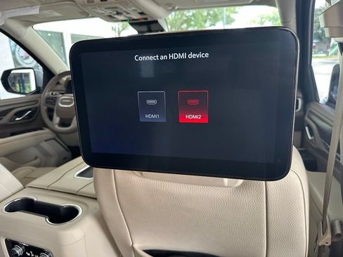 Used 2023 GMC Yukon Denali w/ Denali Reserve Package RWD image 40