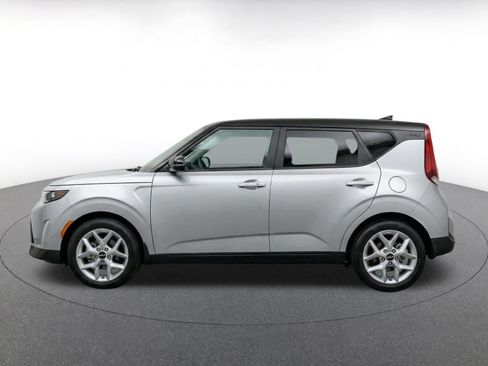Used 2025 Kia Soul LX w/ LX Technology Package FWD image 4