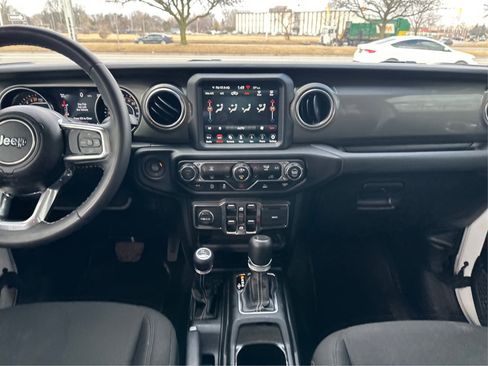 Used 2023 Jeep Gladiator Overland image 17