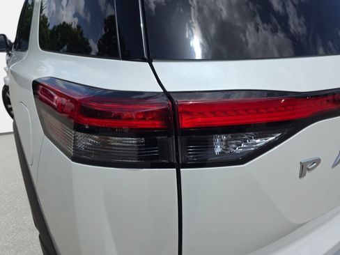 Certified 2024 Nissan Pathfinder Platinum w/ Cargo Package AWD/4WD image 33