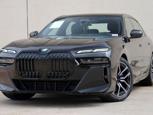Used 2023 BMW 740i RWD image 3