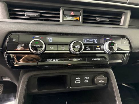 Used 2024 Honda Pilot Touring image 20