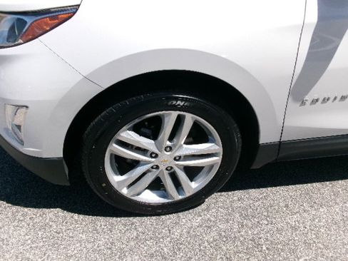 Used 2018 Chevrolet Equinox Premier image 9