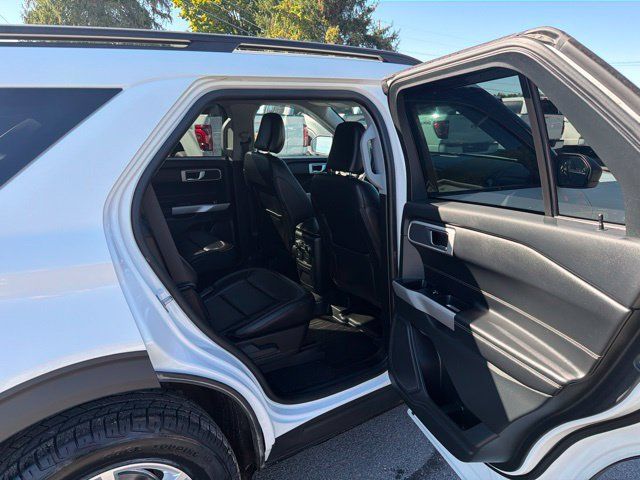 Used 2022 Ford Explorer XLT w/ Equipment Group 202A AWD/4WD image 32