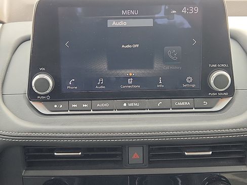 Used 2023 Nissan Rogue SV AWD/4WD image 17