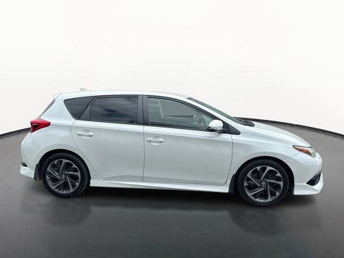Used 2017 Toyota Corolla iM FWD image 2