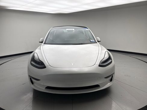 Used 2023 Tesla Model 3 Standard Range image 8