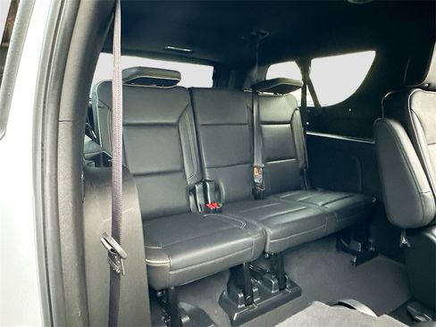 Used 2023 Chevrolet Suburban Premier image 28
