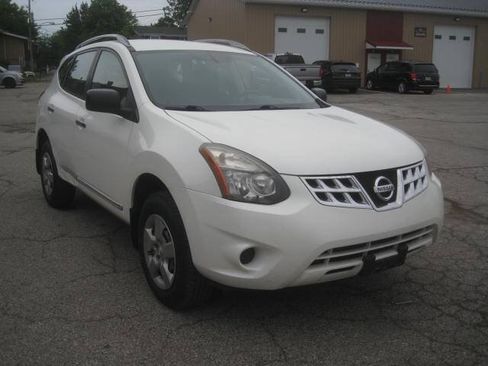 Used 2014 Nissan Rogue S w/ Convenience Package AWD/4WD image 2