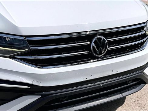 Used 2022 Volkswagen Tiguan SE FWD image 34