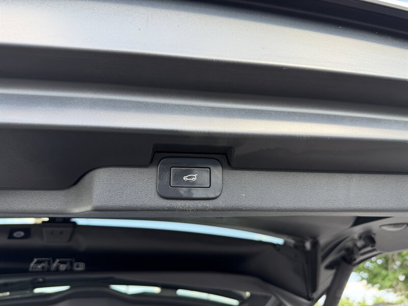 Used 2023 Land Rover Discovery S R-Dynamic AWD/4WD image 34