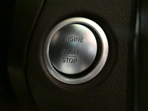 Used 2018 Mercedes-Benz GLC 300 4MATIC image 34