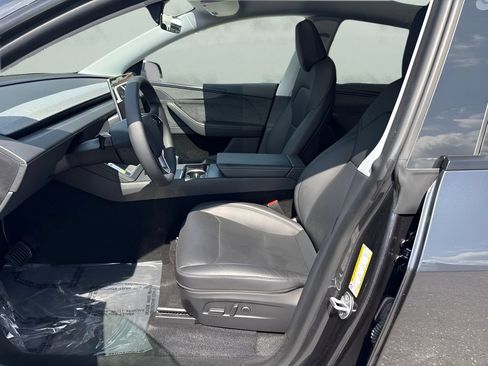 Used 2026 Tesla Model Y 2WD image 9