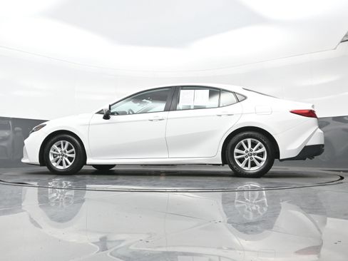 Used 2025 Toyota Camry LE FWD image 29