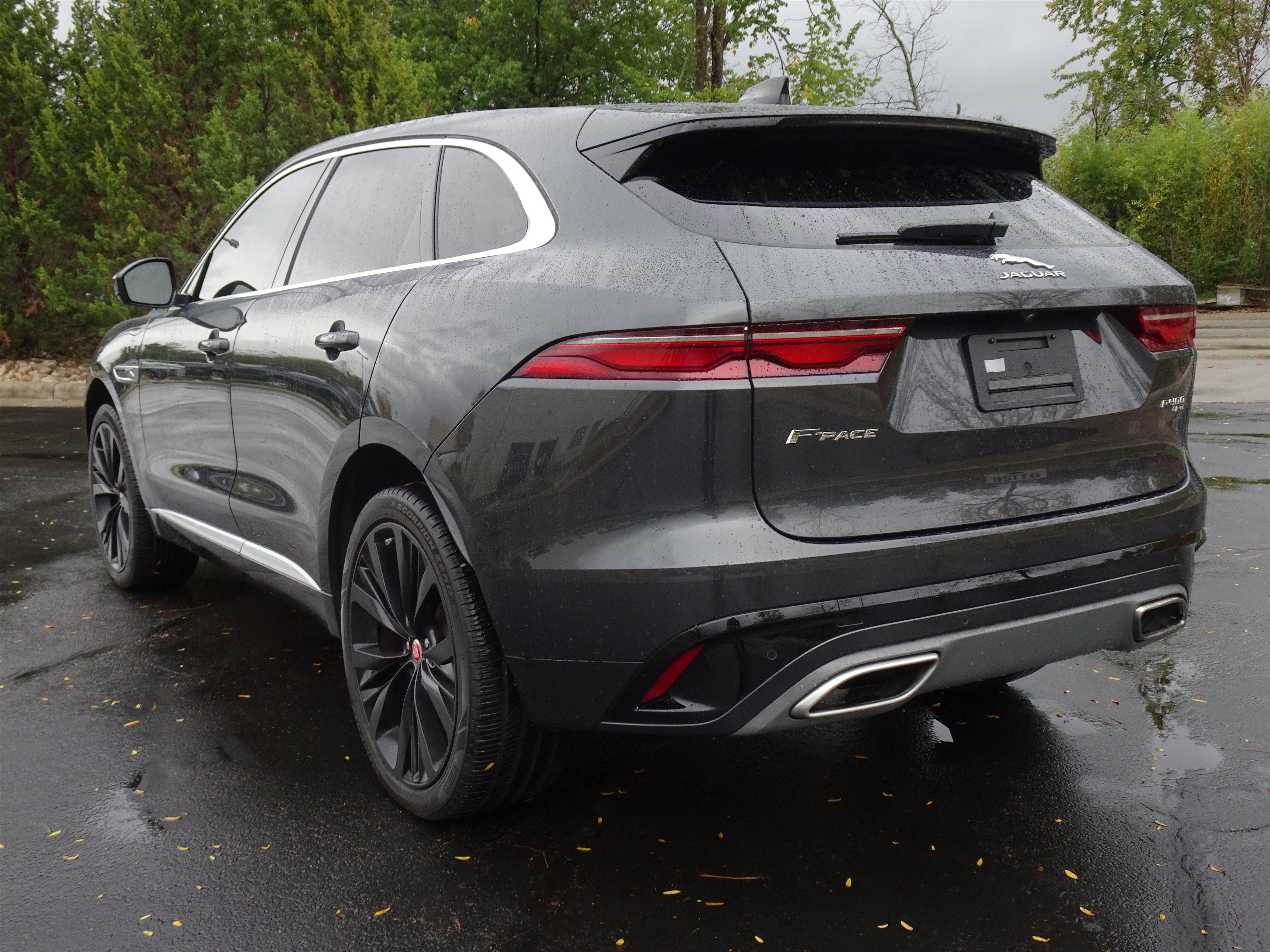 Certified 2023 Jaguar F-PACE R-Dynamic S AWD/4WD image 7