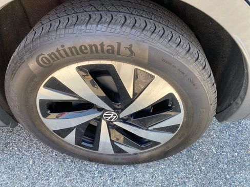 Used 2023 Volkswagen ID.4 Pro AWD/4WD image 7