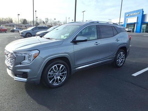 Used 2023 GMC Terrain Denali w/ Denali Premium Package image 3