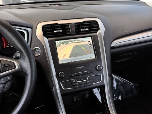 Used 2019 Ford Fusion SE FWD image 31