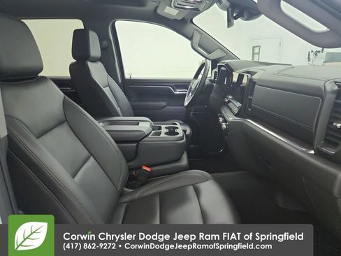 Used 2025 GMC Sierra 1500 SLT AWD/4WD image 15