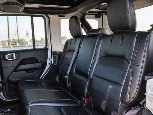 Used 2022 Jeep Wrangler Unlimited Sahara w/ Cold Weather Group AWD/4WD image 19