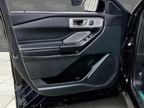 Used 2020 Ford Explorer Platinum w/ Premium Technology Package image 11