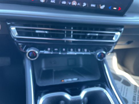 Certified 2025 Chevrolet Traverse LT image 25