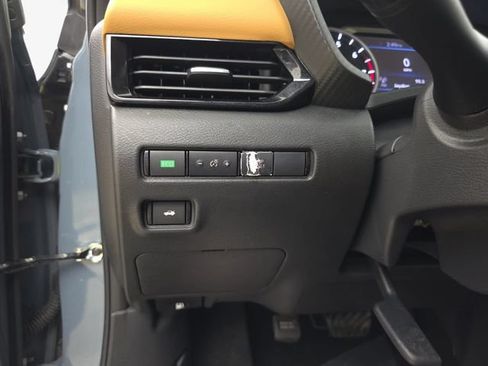 Used 2025 Nissan Sentra SV w/ SV Premium Package FWD image 38