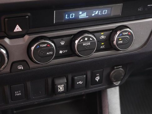 Used 2021 Toyota Tacoma TRD Off-Road AWD/4WD image 17