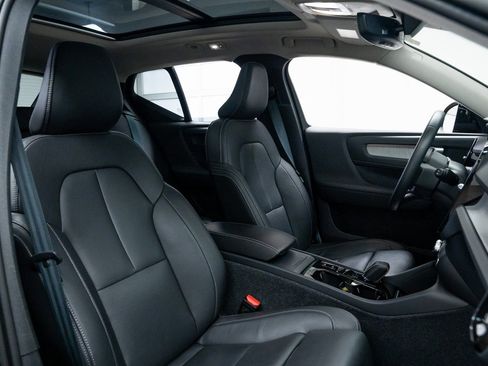 Used 2024 Volvo XC40 B5 Plus AWD/4WD image 23