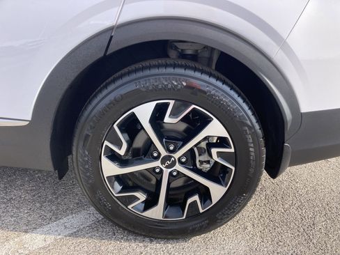 Used 2025 Kia Sportage EX image 19