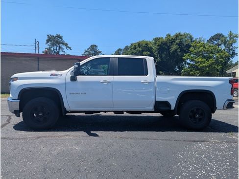 Used 2022 Chevrolet Silverado 2500 LT w/ Convenience Package AWD/4WD image 6