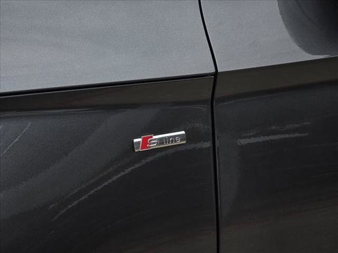 Certified 2022 Audi Q5 2.0T Prestige image 8