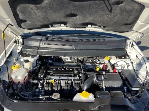 Used 2018 Dodge Journey SE image 38