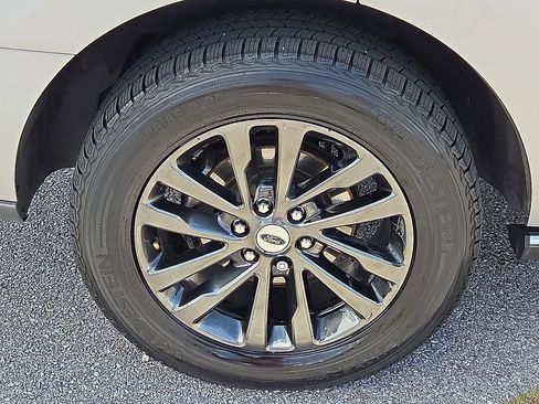 Used 2021 Ford Expedition Limited AWD/4WD image 7