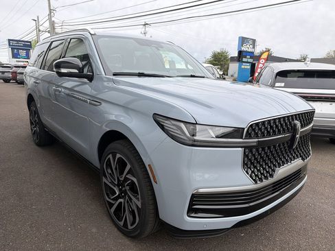 New 2026 Lincoln Navigator Reserve AWD/4WD image 4