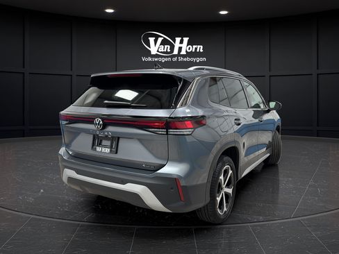 Used 2025 Volkswagen Tiguan SE AWD/4WD image 7